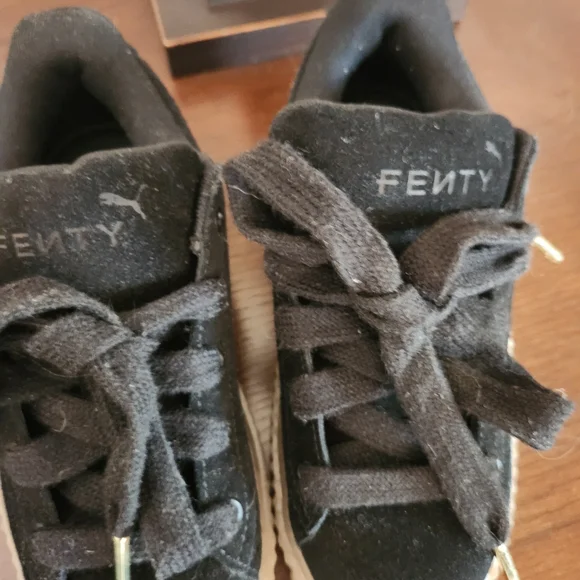 Puma x Fenty Black Suede Sneakers with White Stripe Size 7 Womens πHP X2 π - Picture 5 of 10